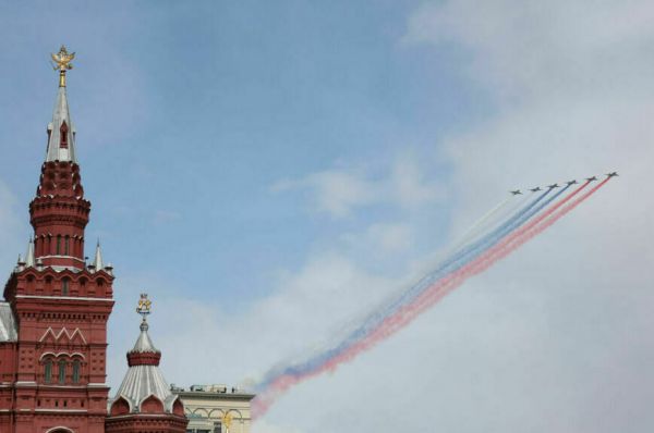 Новинки техники и небо в цветах триколора: как прошел парад Победы в Москве