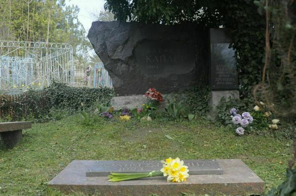 Она знала о войне все