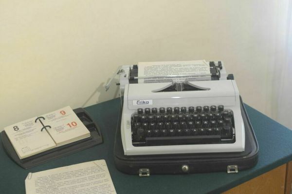 Она знала о войне все