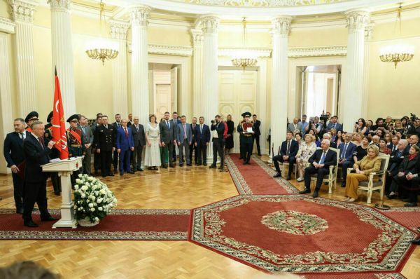 Петербург празднует День рождения с Пушкиным и новым липовым садом Петербург празднует День рождения с Пушкиным и новым липовым садом