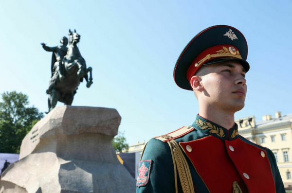 Петербург празднует День рождения с Пушкиным и новым липовым садом Петербург празднует День рождения с Пушкиным и новым липовым садом