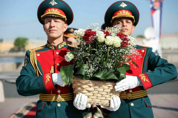 Петербург празднует День рождения с Пушкиным и новым липовым садом Петербург празднует День рождения с Пушкиным и новым липовым садом