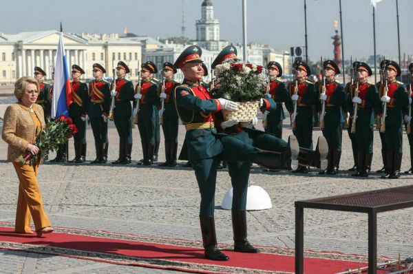 Петербург празднует День рождения с Пушкиным и новым липовым садом Петербург празднует День рождения с Пушкиным и новым липовым садом