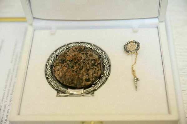 Петербург празднует День рождения с Пушкиным и новым липовым садом Петербург празднует День рождения с Пушкиным и новым липовым садом