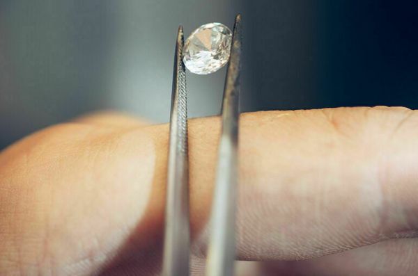 «Серые» бриллианты могут уйти в прошлое