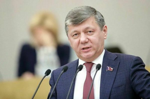 Депутат Новиков считает, что Япония должна определиться, как относиться к РФ Депутат Новиков считает, что Япония должна определиться, как относиться к РФ