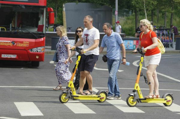 Пользователей электросамокатов предложили идентифицировать через «Госуслуги» Пользователей электросамокатов предложили идентифицировать через «Госуслуги»
