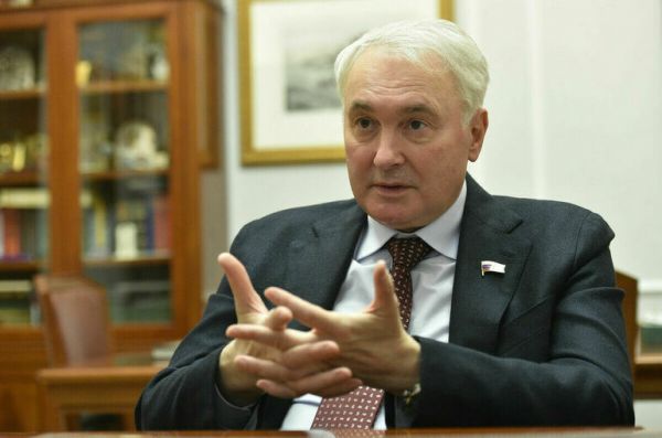 Депутат Картаполов призвал наказывать россиян за неуважение к гимну и флагу РФ