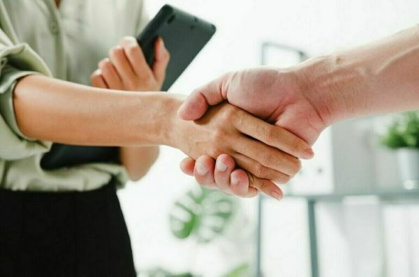 Сдадим в аренду: директора, бухгалтера, уборщицу