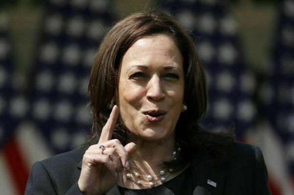 Тень Клинтон: кто тащит Камалу Харрис в президенты Америки