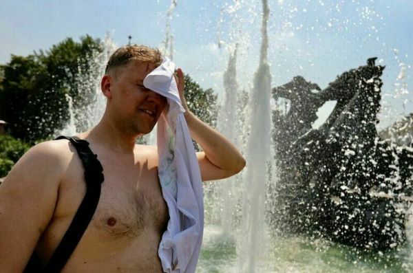 В трусах и на публике: какое наказание грозит полуголым в центре города