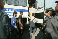 Мигрантов предложили обязать сдавать практический экзамен для работы в такси