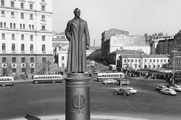 По политическим и градостроительным мотивам: как переносили памятники в России