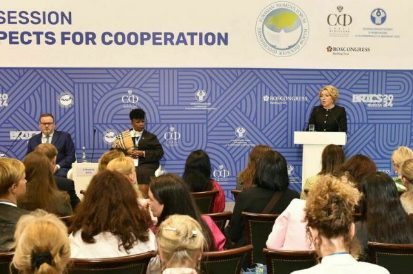 Для женщин из стран БРИКС разработают свою программу обучения лидерству Для женщин из стран БРИКС разработают свою программу обучения лидерству