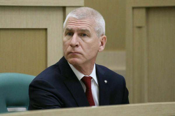 В парламент идут новые депутаты и сенаторы В парламент идут новые депутаты и сенаторы