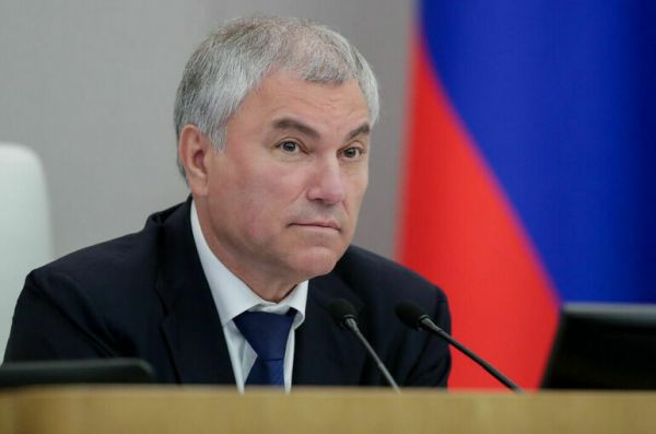 Володин поздравил Матвиенко с переизбранием на пост спикера Совфеда Володин поздравил Матвиенко с переизбранием на пост спикера Совфеда