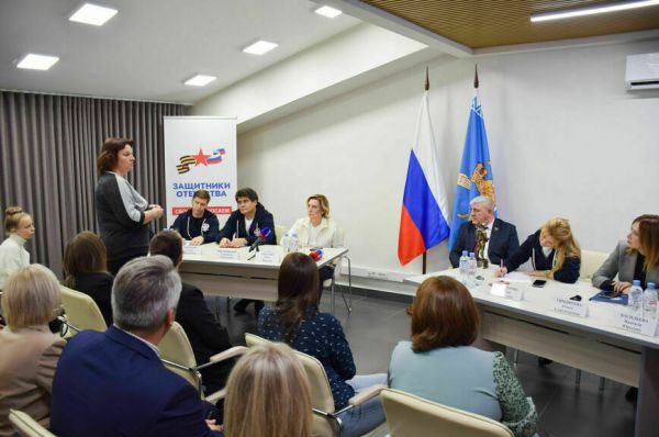 Четыре дня &mdash; пять городов: о чем говорили законодателям жители российских регионов