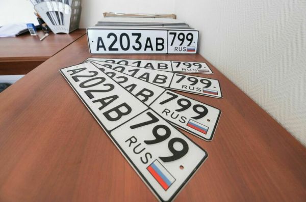 Флаг России на автономерах может стать обязательным до конца года Флаг России на автономерах может стать обязательным до конца года