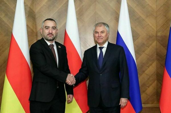 Володин предложил развивать новые форматы сотрудничества с парламентом Южной Осетии