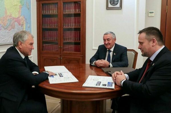 Володин встретился с новгородским губернатором и спикером областной думы Володин встретился с новгородским губернатором и спикером областной думы
