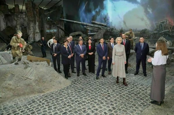 Депутат Абрамченко и парламентарии стран ОДКБ осмотрели экспозиции Музея Победы Депутат Абрамченко и парламентарии стран ОДКБ осмотрели экспозиции Музея Победы