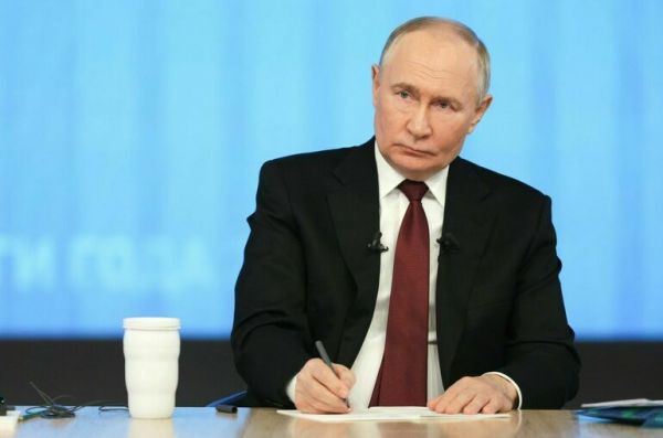 Путин поручил властям ДНР решать вопросы начисления пенсий без бюрократии Путин поручил властям ДНР решать вопросы начисления пенсий без бюрократии