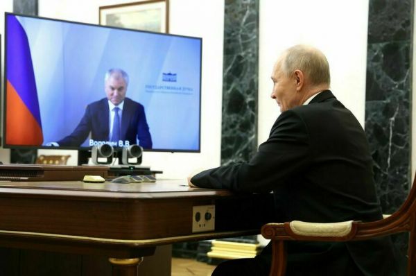 Володин рассказал Путину об итогах работы осенней сессии Госдумы Володин рассказал Путину об итогах работы осенней сессии Госдумы