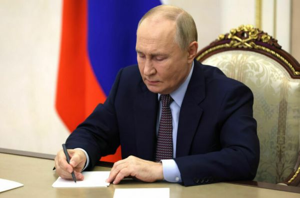 Путин подписал указ о проведении в РФ Года защитника Отечества Путин подписал указ о проведении в РФ Года защитника Отечества