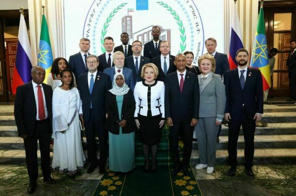 Валентина Матвиенко &mdash; своему эфиопскому коллеге: &laquo;Мы приехали с серьезными намерениями&raquo;