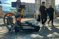 Володин: Самокатчиков могут обязать получить водительские права