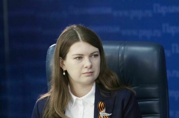 Депутат Занко предложила переводить беременных в первом триместре на удаленку