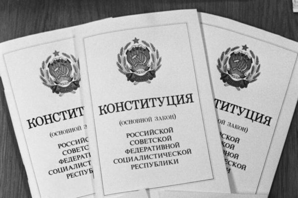&laquo;Революционная социопатия&raquo;: как в России принимали декларацию о независимости