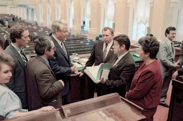 &laquo;Революционная социопатия&raquo;: как в России принимали декларацию о независимости