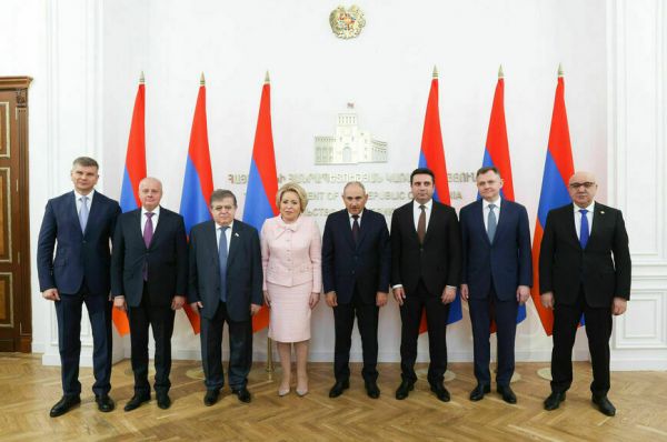 О чем беседовали Валентина Матвиенко с Николом Пашиняном 