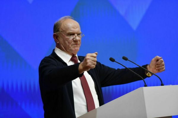 Зюганов заявил Путину о необходимости сплоченности для отражения агрессии НАТО Зюганов заявил Путину о необходимости сплоченности для отражения агрессии НАТО