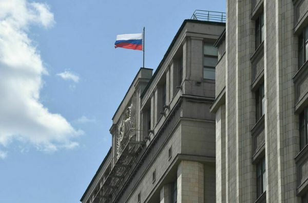 Володин назвал флаг России знаменем побед и процветания