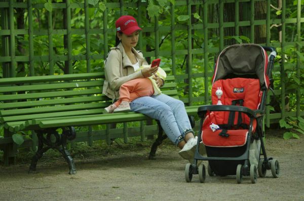 Уход за ребенком предложили засчитывать в страховой стаж в двойном размере