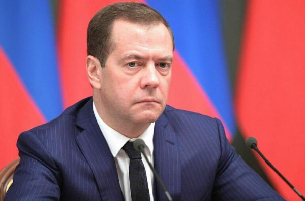 Медведев ответил Трампу на слова об отправке подлодок к берегам России