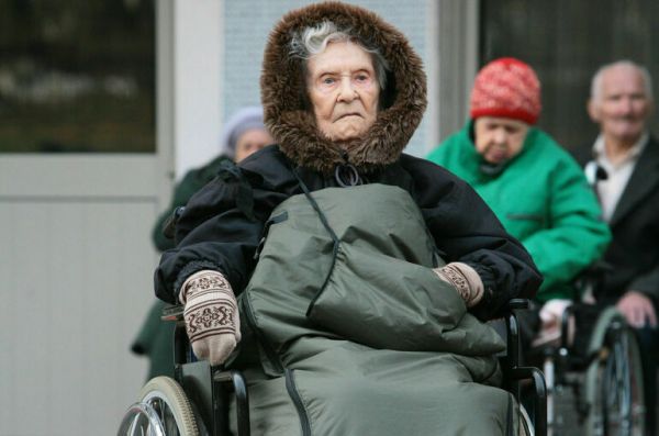 Соцпомощь одиноким пенсионерам предложили оказывать без учета доходов