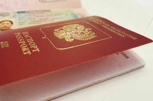 Иноагентов хотят лишить возможности продлевать паспорта за границей Иноагентов хотят лишить возможности продлевать паспорта за границей