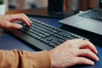 Слуцкий предложил упростить отзыв согласия на обработку персональных данных