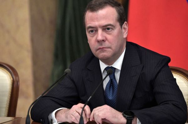 Медведев назвал семь причин считать Украину несостоявшимся государством