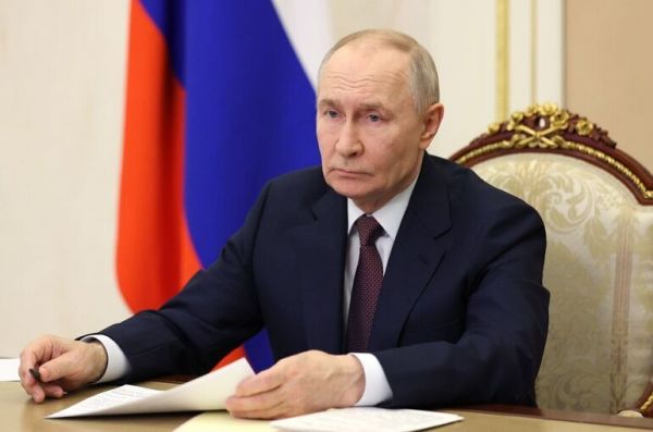 Путин: 9 Мая не является "комедийным шоу с игрой на клавишных инструментах"