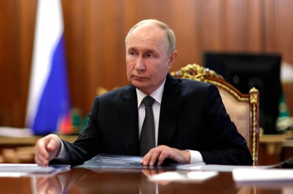 Путин рассказал, почему не было техники на параде Победы