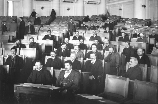 Откуда у депутатов и сенаторов значки появились Откуда у депутатов и сенаторов значки появились