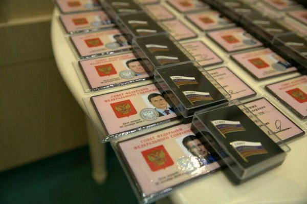 Откуда у депутатов и сенаторов значки появились Откуда у депутатов и сенаторов значки появились