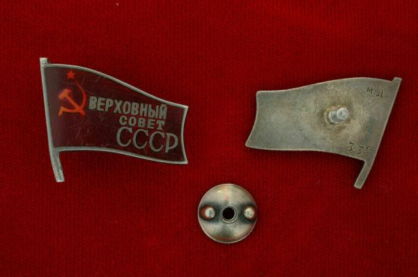 Откуда у депутатов и сенаторов значки появились Откуда у депутатов и сенаторов значки появились