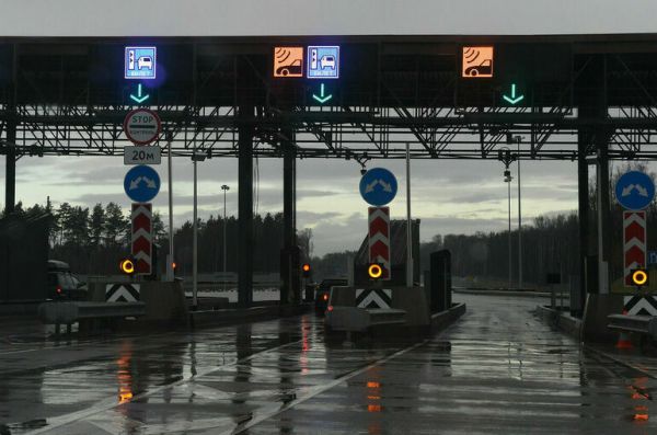 Транспорт с гуманитарной помощью предложили освободить от платы за проезд